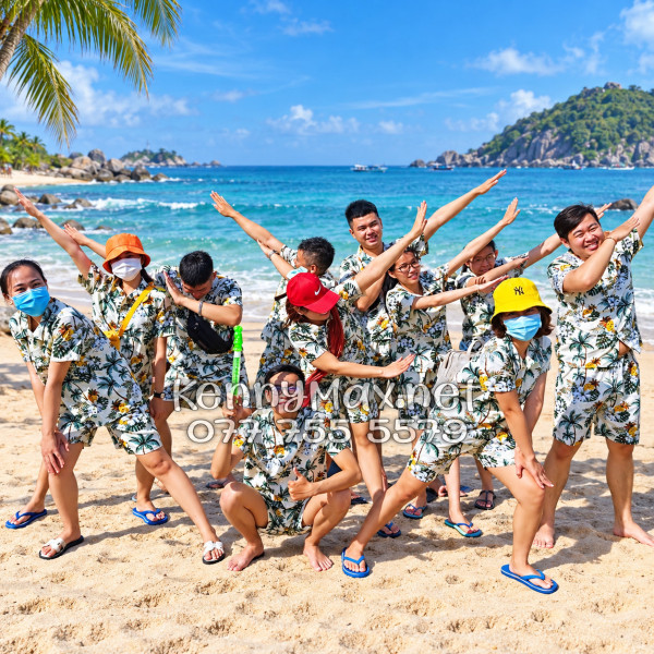 Set Áo Sơ Mi Quần Short Tropical Thơm Dứa Cây Dừa Hoa Sứ Màu Kem Nhạt Đi Biển Nam Nữ